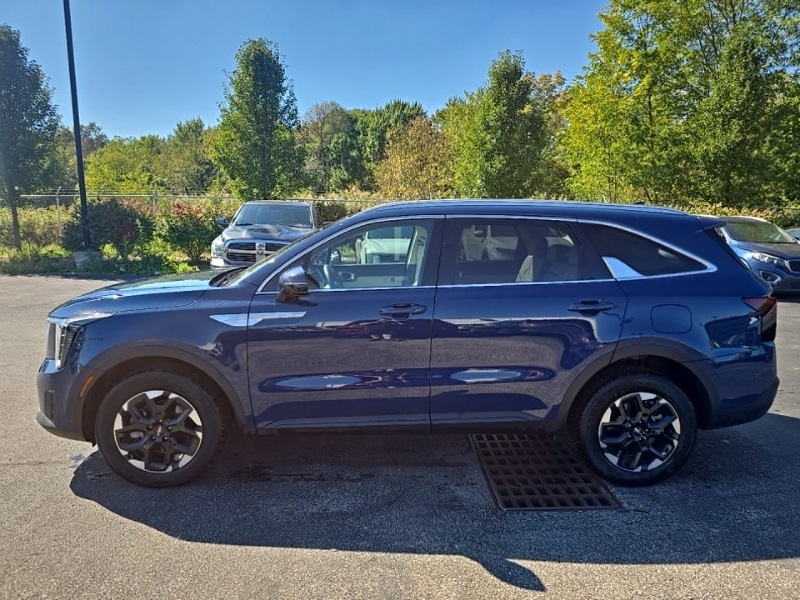2025 Kia Sorento S photo 4