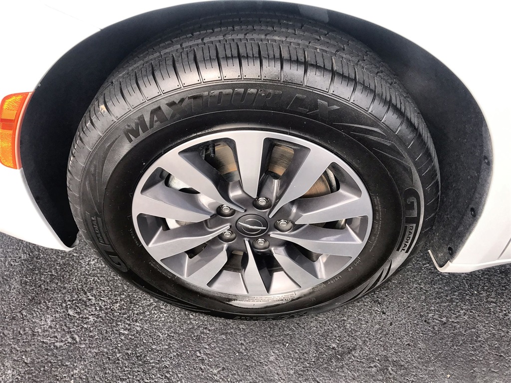 2023 Chrysler Pacifica Hybrid Touring L photo 10