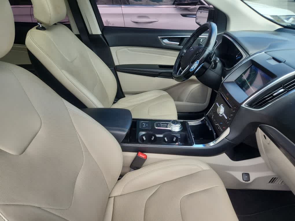 2019 Ford Edge Titanium photo 3