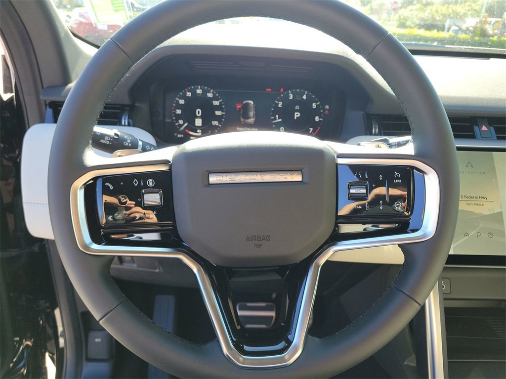 2025 Land Rover Discovery Sport SE photo 3