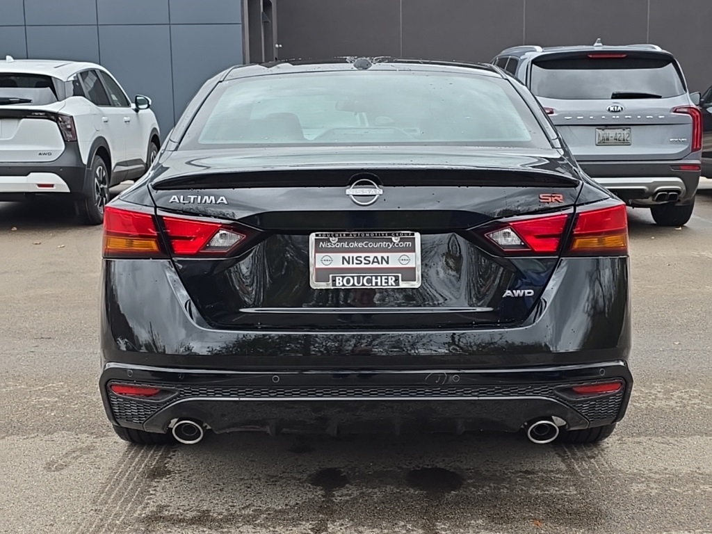 2025 Nissan Altima SR photo 5