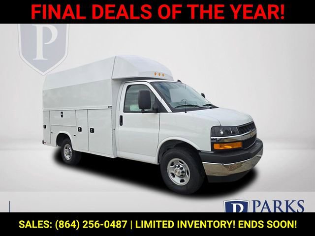 2025 Chevrolet Express Cutaway Base's photo