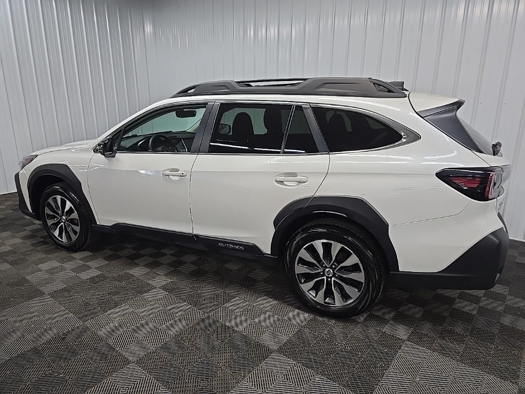 2025 Subaru Outback Limited photo 4