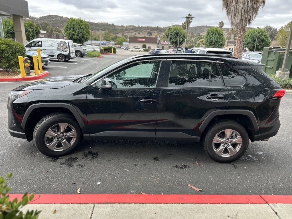 2023 Toyota RAV4 XLE photo 4