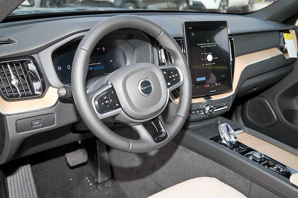 2026 VOLVO XC60 - Image 12