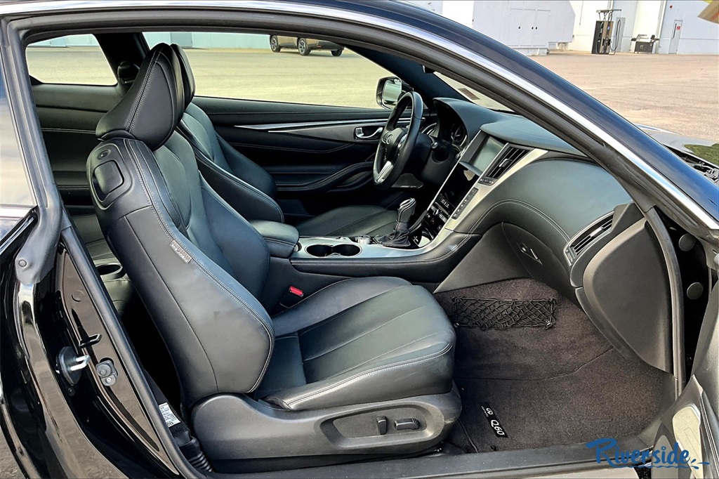 2017 Infiniti Q60 3.0t Premium photo 25