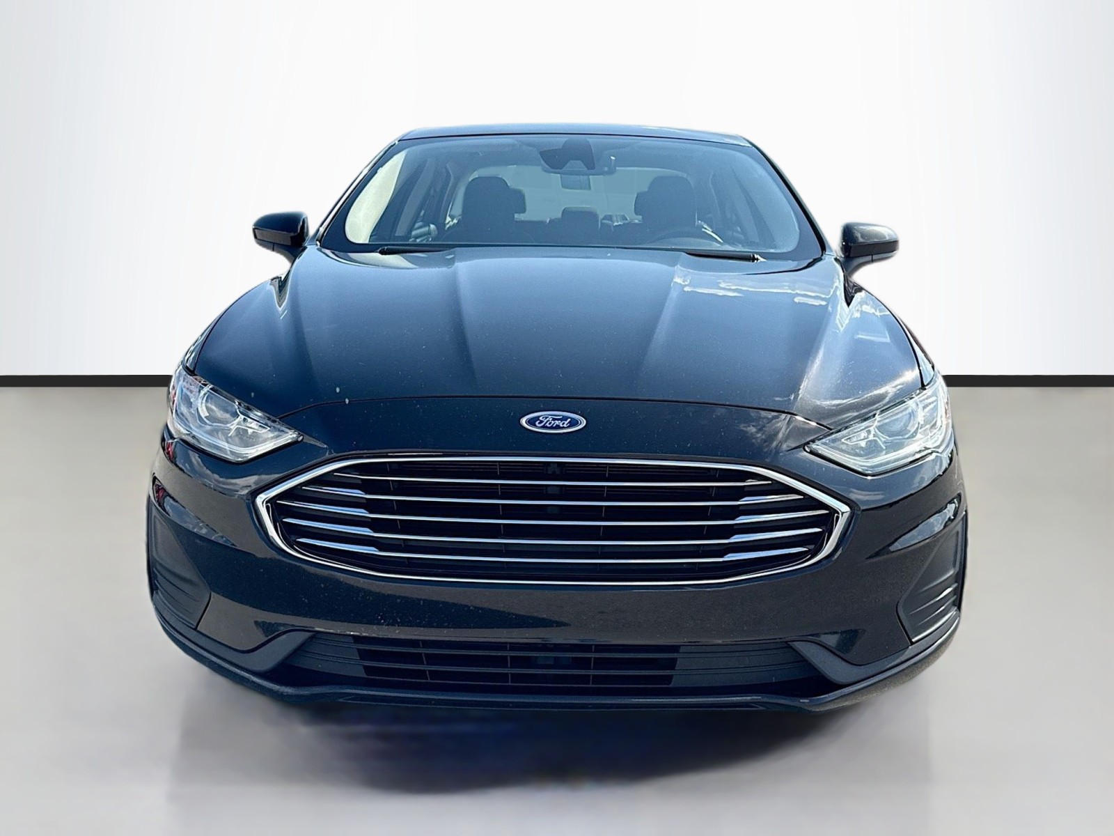 2020 Ford Fusion SE photo 2
