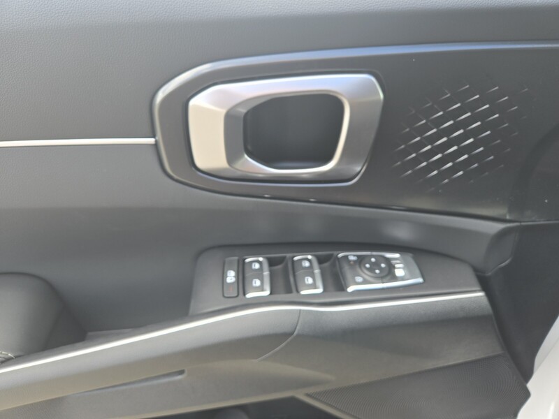 2025 Kia Sorento S photo 9