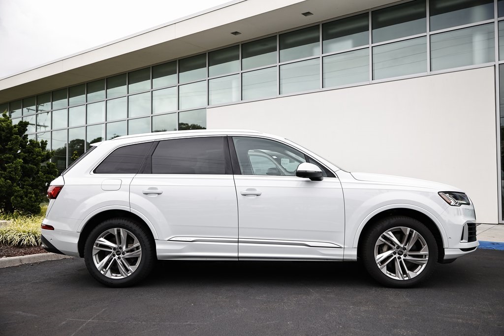 2024 Audi Q7 55 Premium Plus photo 3