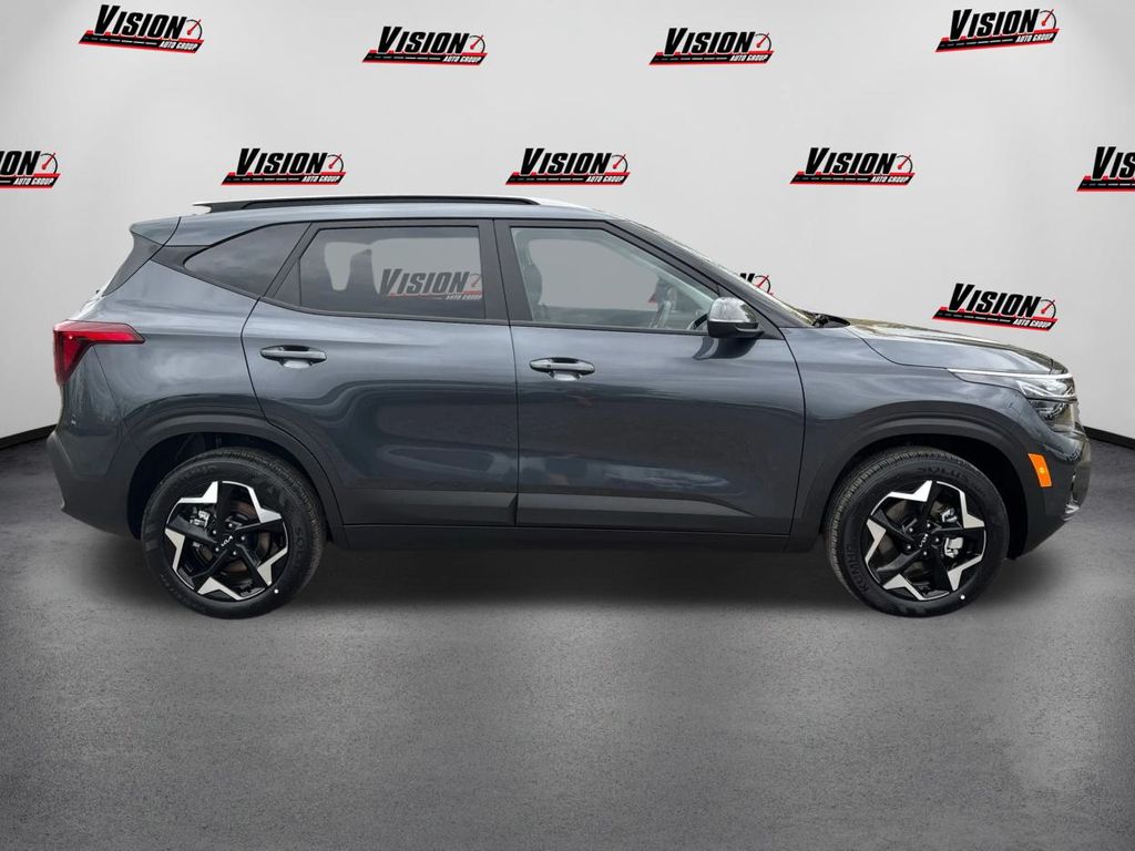 2025 Kia Seltos S photo 4