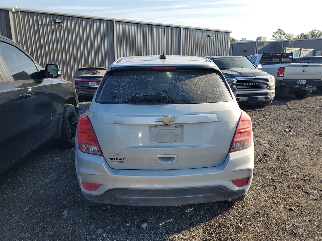 2020 Chevrolet Trax LS photo 4