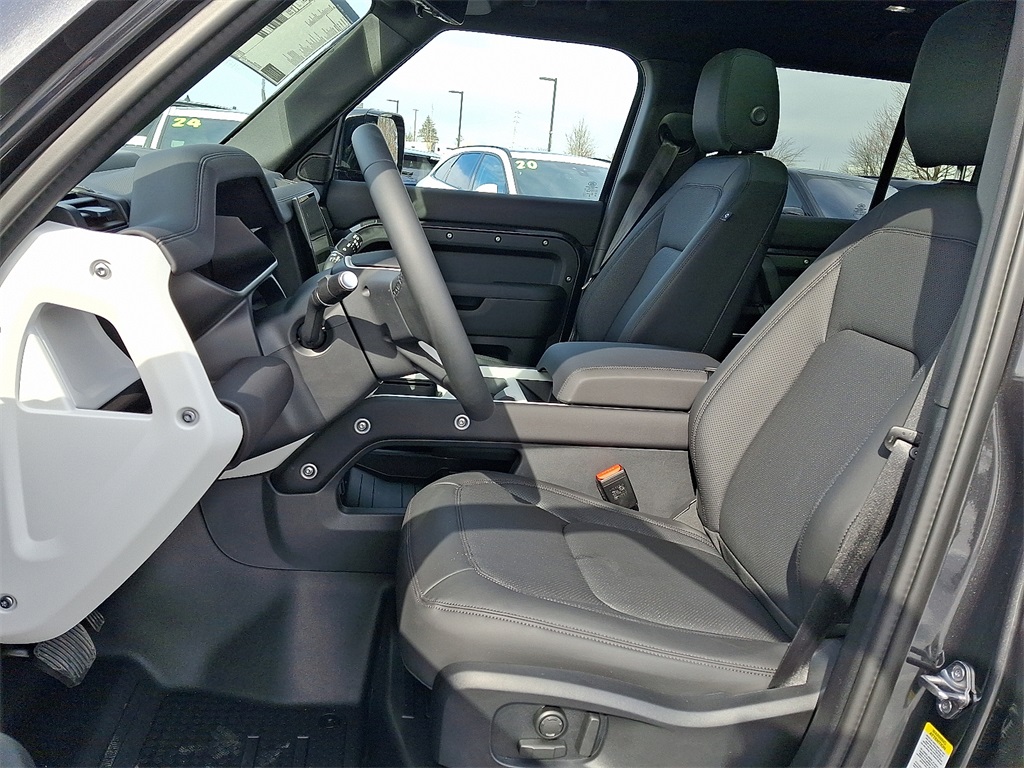 2025 Land Rover Defender 110 S photo 8