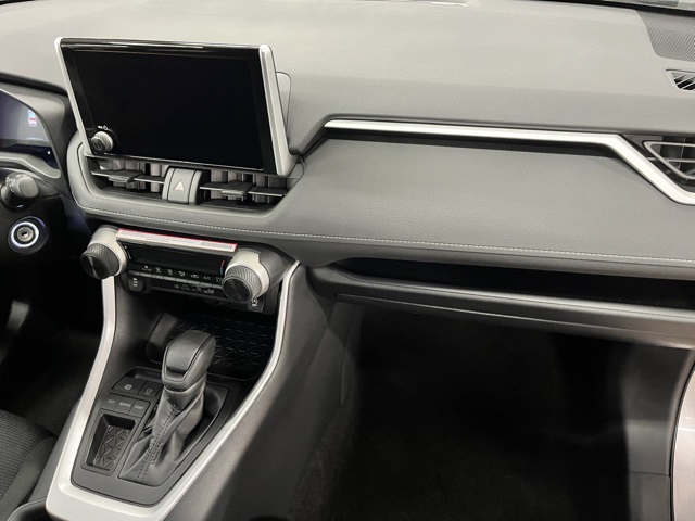 2024 Toyota RAV4 LE photo 16
