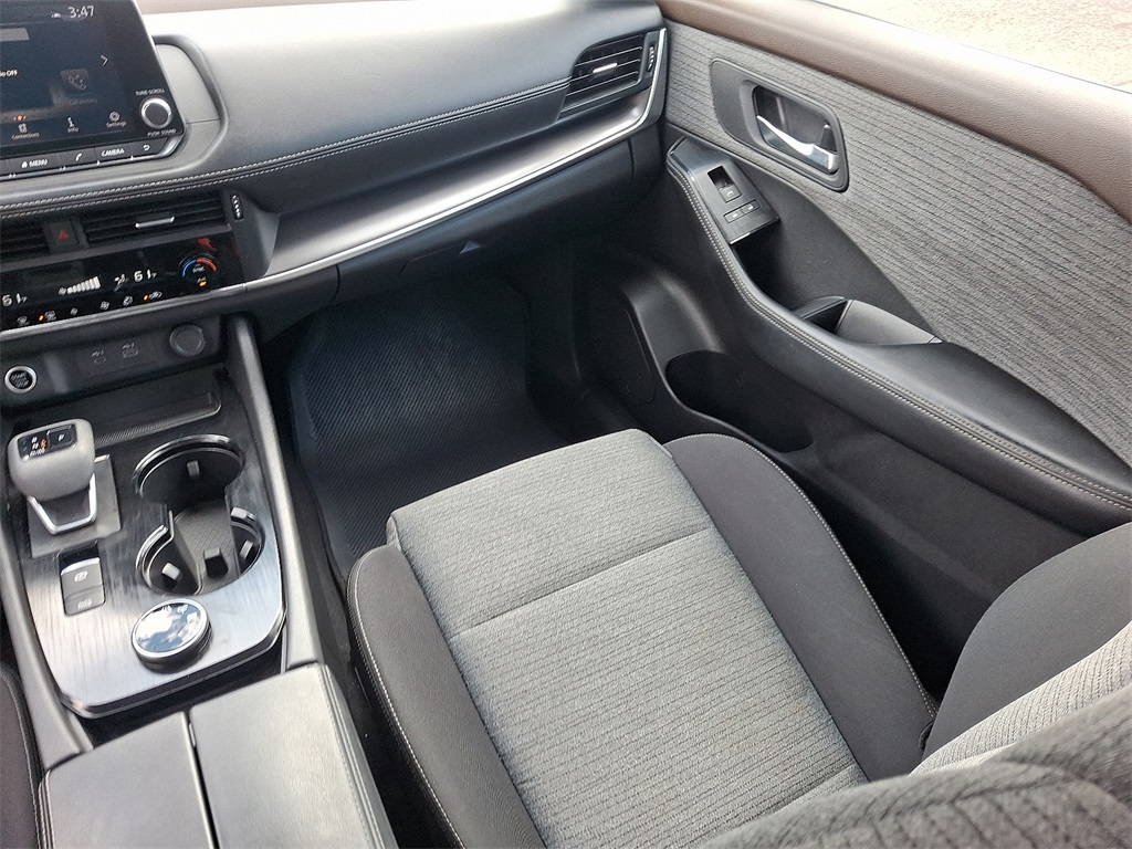 2023 Nissan Rogue SV photo 16