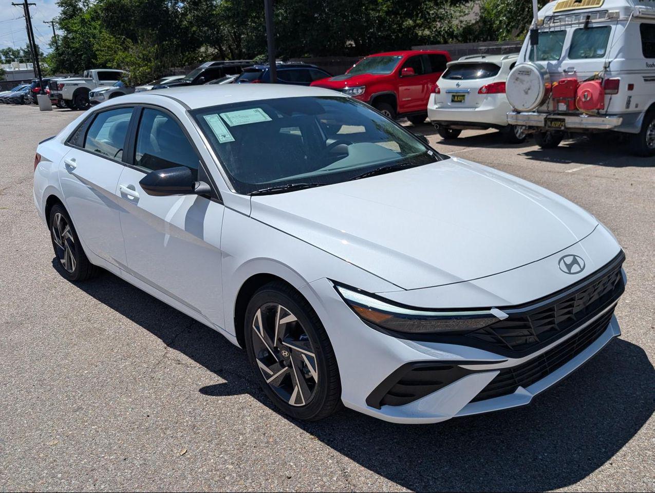2025 Hyundai Elantra SEL Sport photo 8