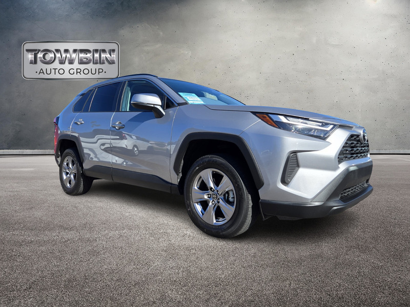 2022 Toyota RAV4 XLE photo 2