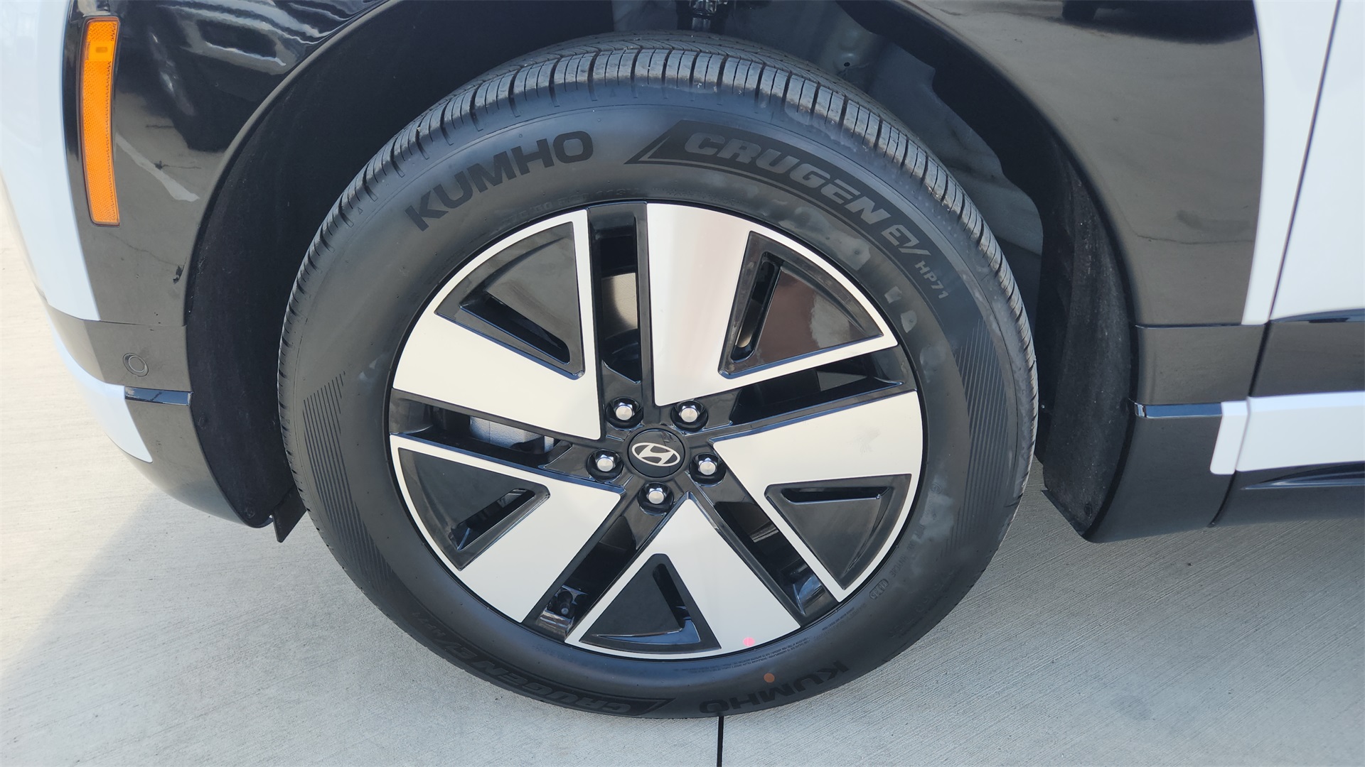 2026 Hyundai Ioniq SEL photo 21