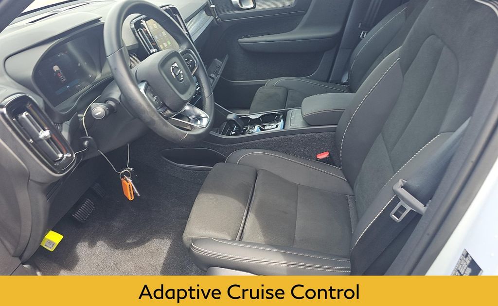 2025 Volvo XC40 Plus photo 3