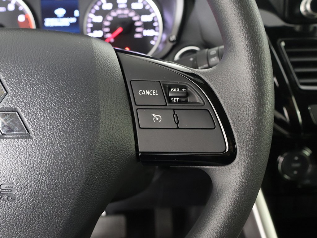 2025 Mitsubishi Eclipse Cross LE photo 4