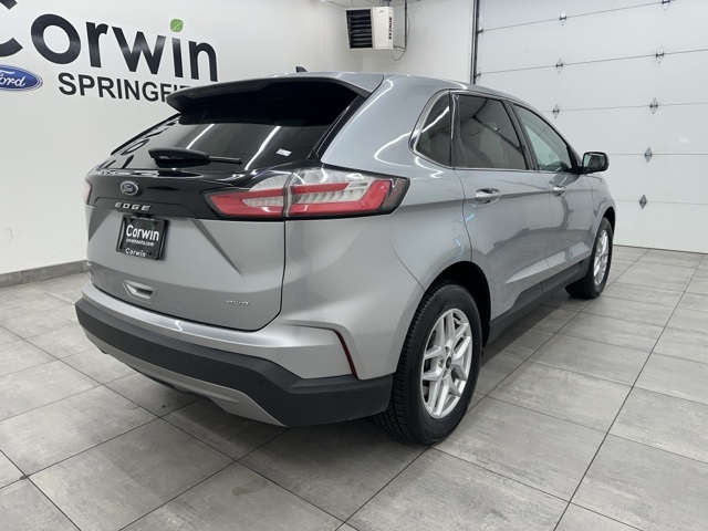 2024 Ford Edge SEL photo 4
