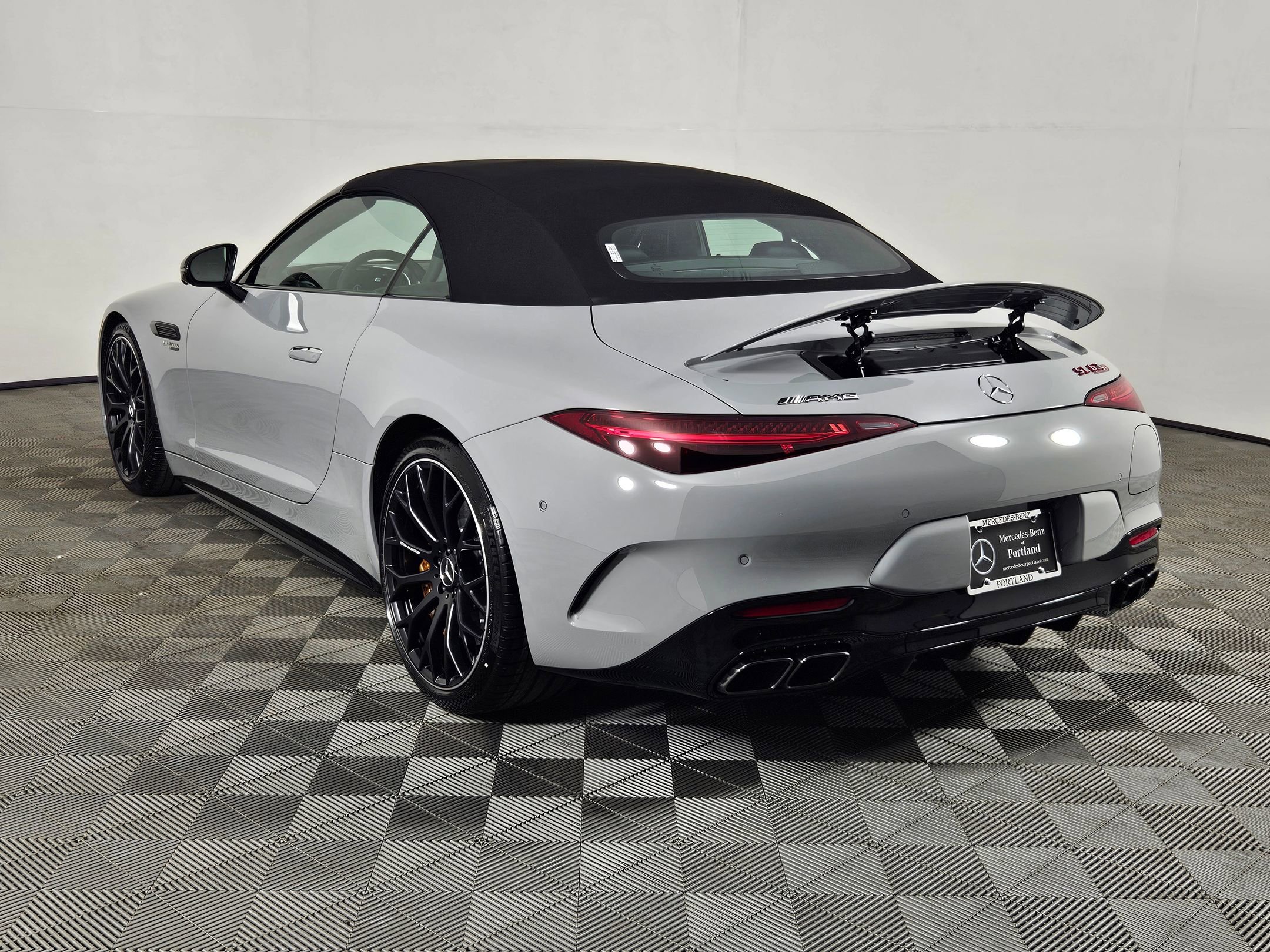 2025 Mercedes Benz SL AMG 63 photo 3