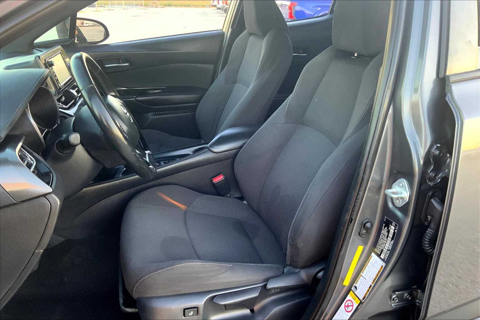 2018 Toyota C-HR XLE Premium photo 7