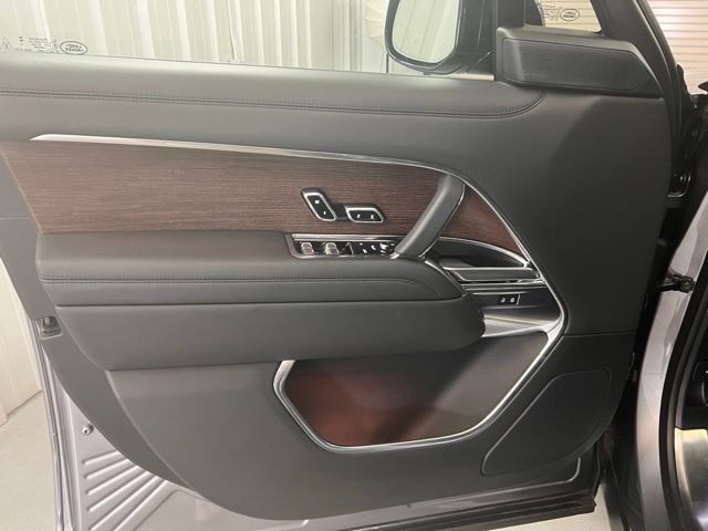 2024 Land Rover Range Rover SE photo 7