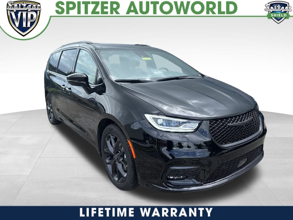 2026 Chrysler Pacifica Limited's photo