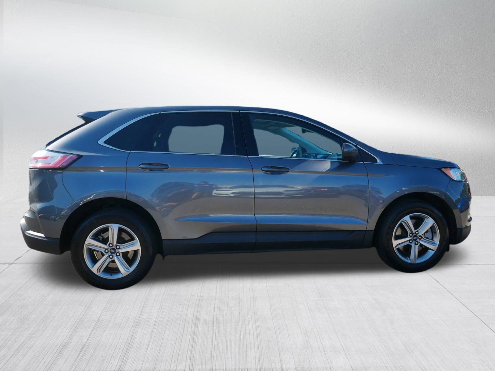 2021 Ford Edge SEL photo 4