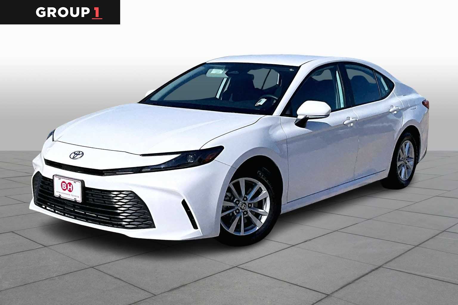 2025 Toyota Camry LE's photo