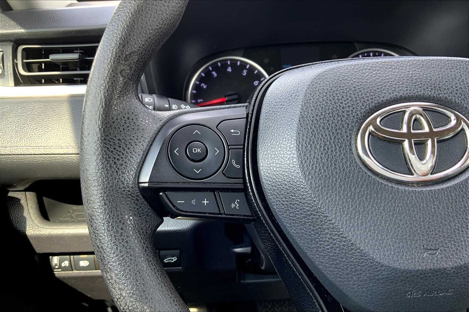 2021 Toyota RAV4 XLE photo 22