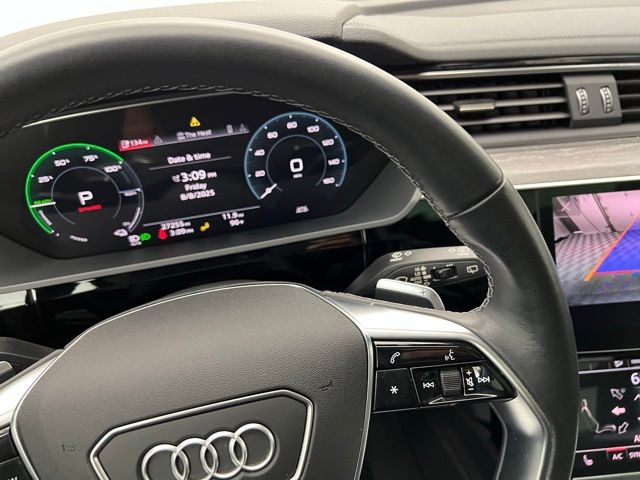 2022 Audi e-tron Premium Plus photo 21