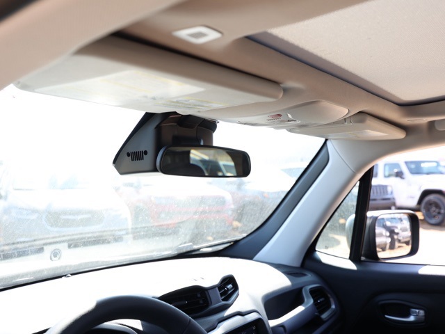 New 2023 Black Clear-Coat Exterior Paint Jeep Latitude image 12