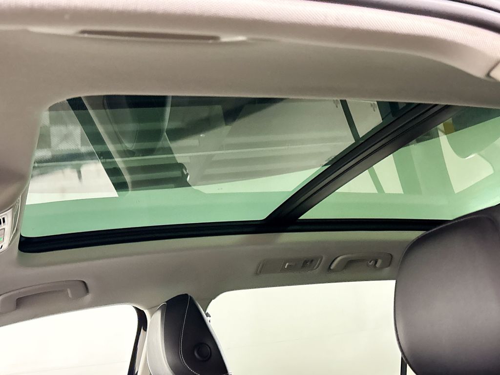 2022 Volkswagen Tiguan SE photo 18