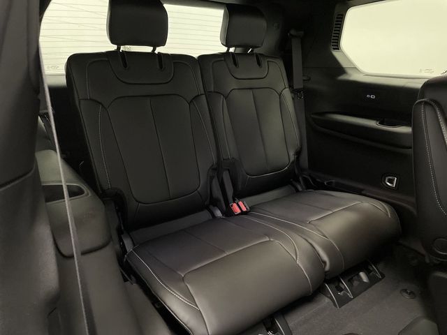 2025 Jeep Grand Cherokee Limited photo 30