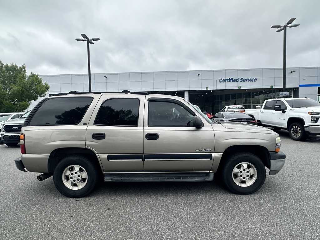 2001 Chevrolet Tahoe LS photo 2