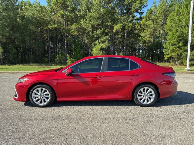 2023 Toyota Camry LE photo 3