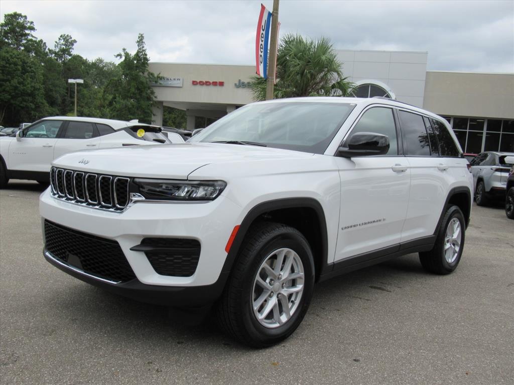 2025 Jeep Grand Cherokee Laredo X photo 3