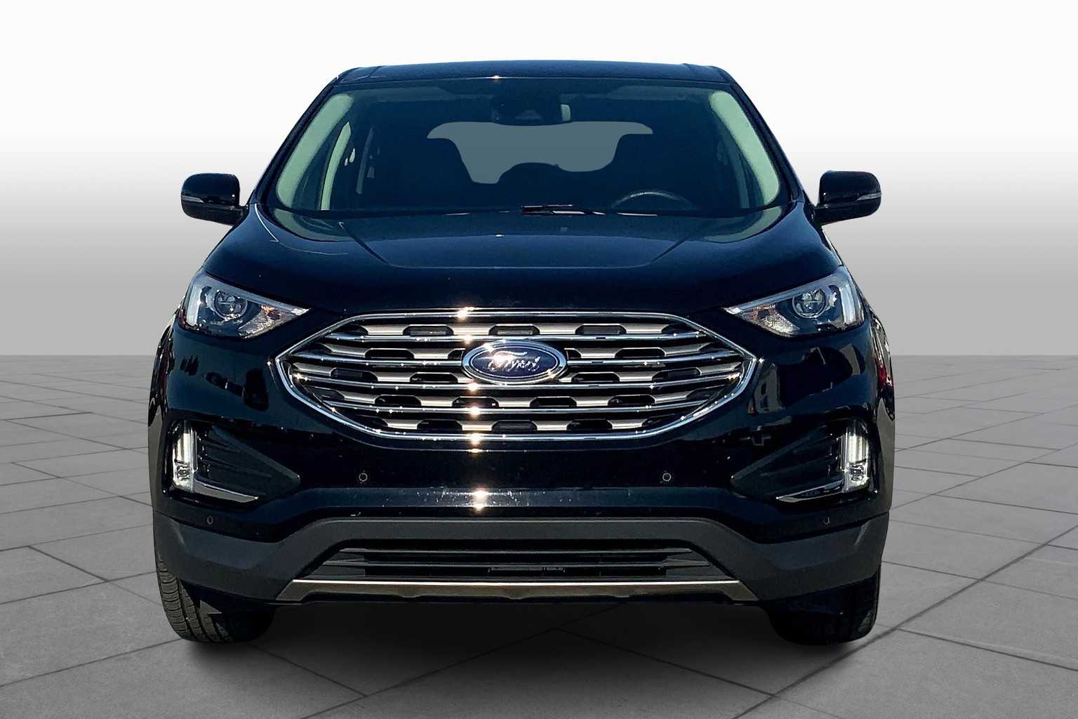 2024 Ford Edge Titanium photo 3
