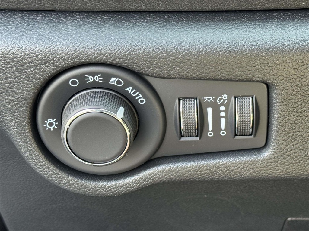 2026 Chrysler Voyager LX photo 27