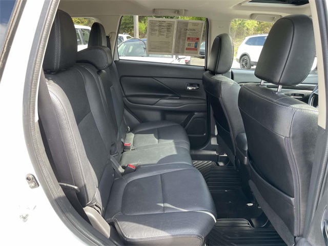 2017 Mitsubishi Outlander GT photo 16