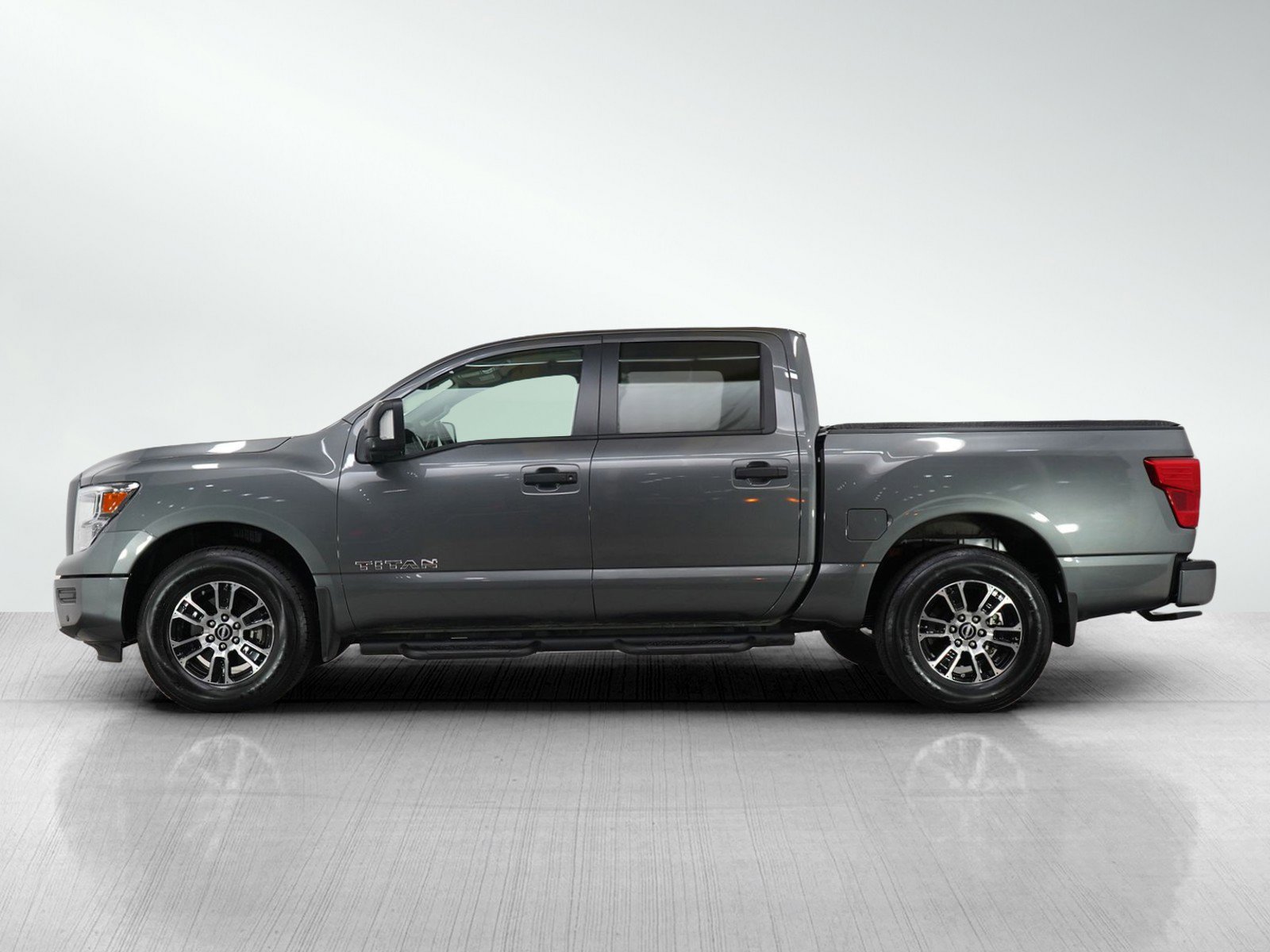 2024 Nissan Titan SV photo 2