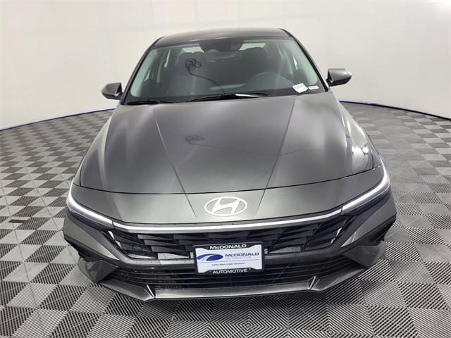 2025 Hyundai Elantra SE photo 2