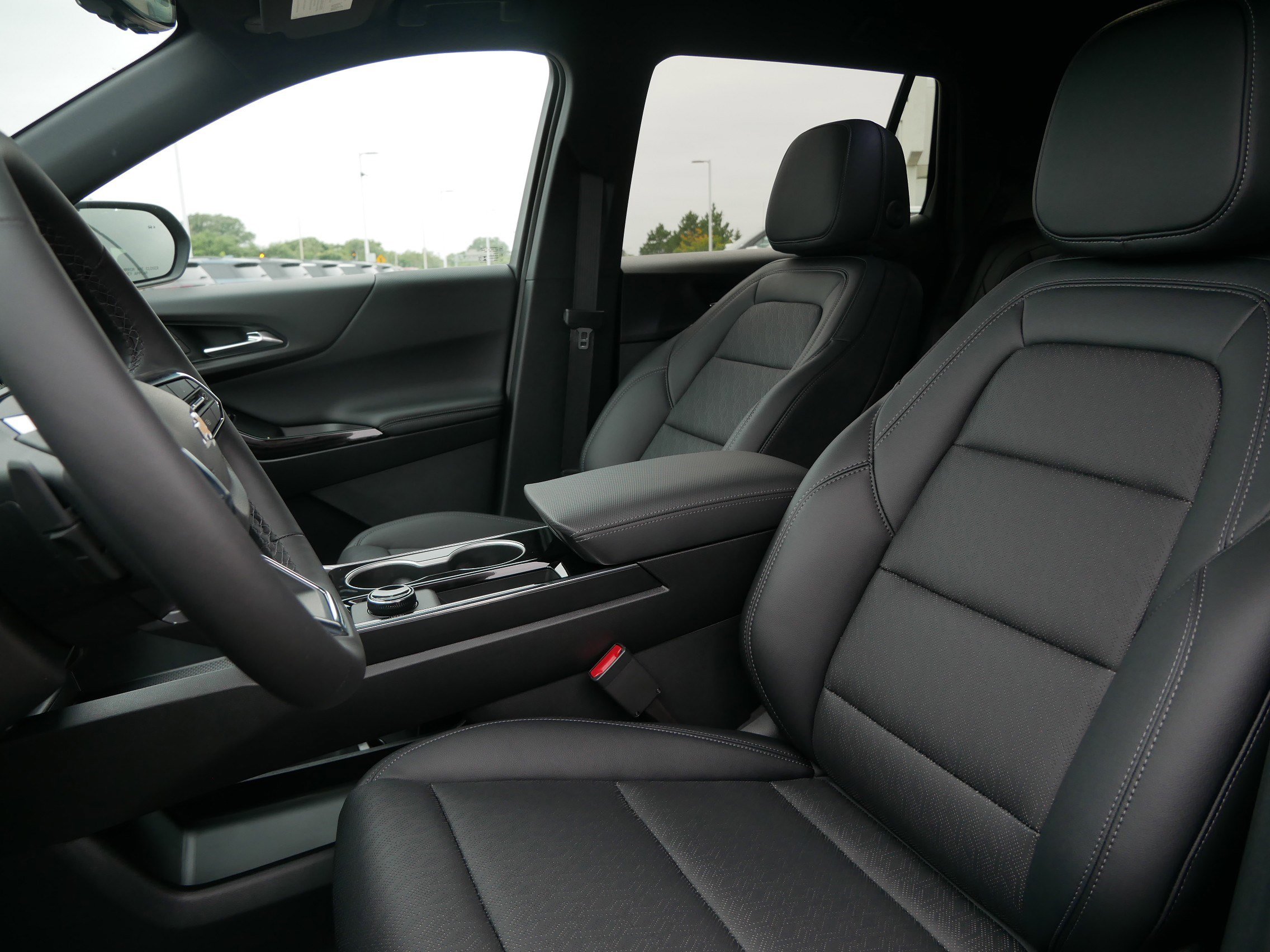 2026 Chevrolet Equinox LT photo 2