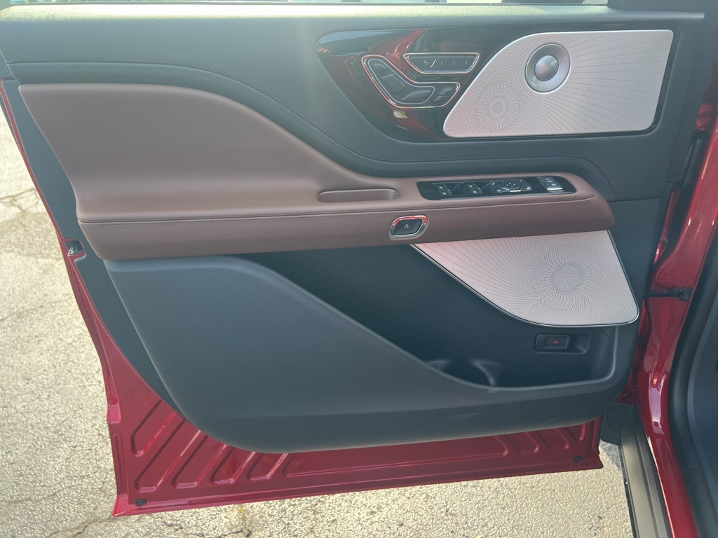 2025 Lincoln Aviator Reserve photo 21