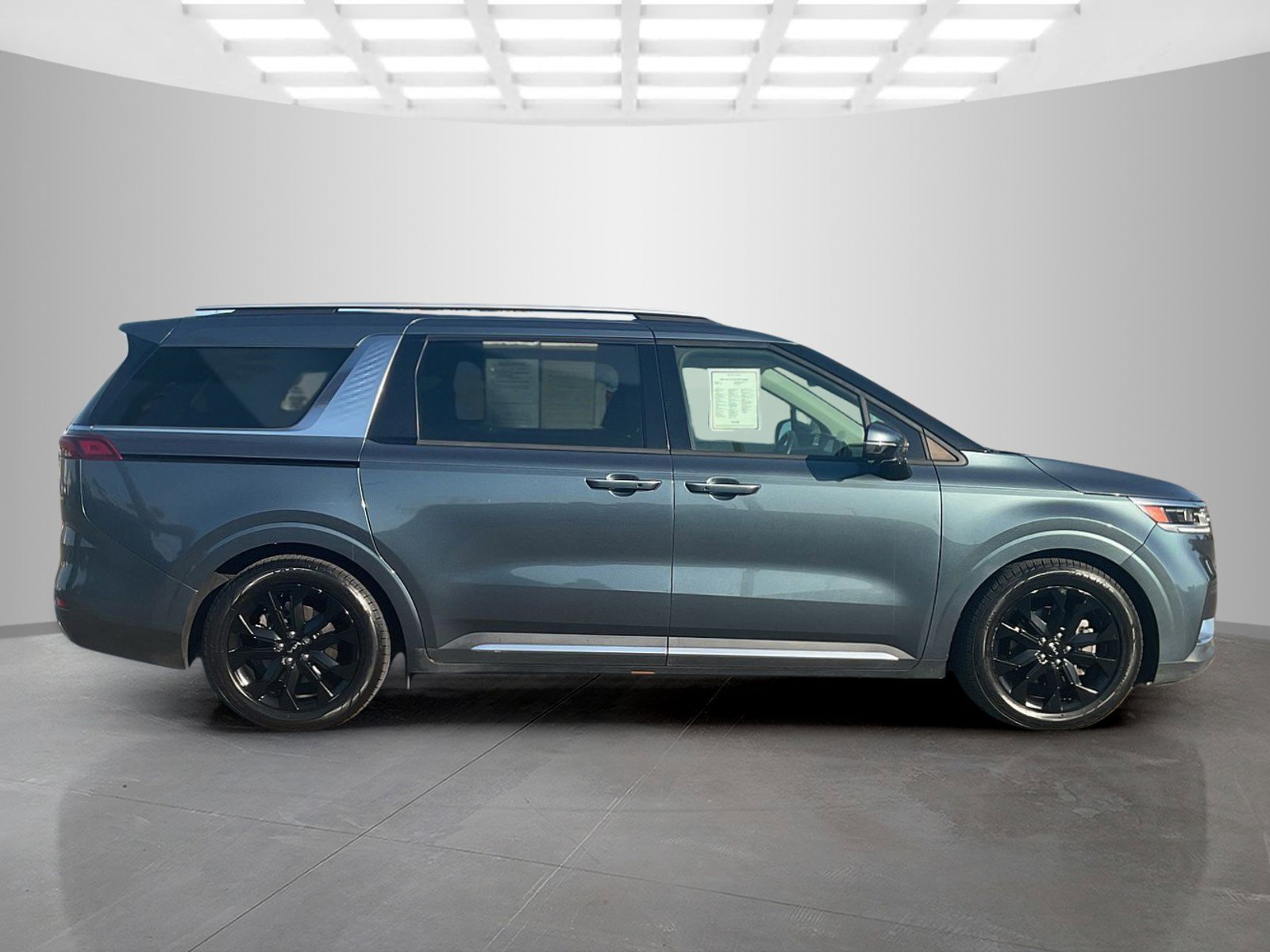 2022 Kia Carnival SX Prestige photo 2