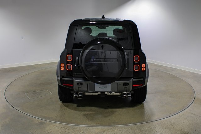 2025 Land Rover Defender 110 V8 photo 4