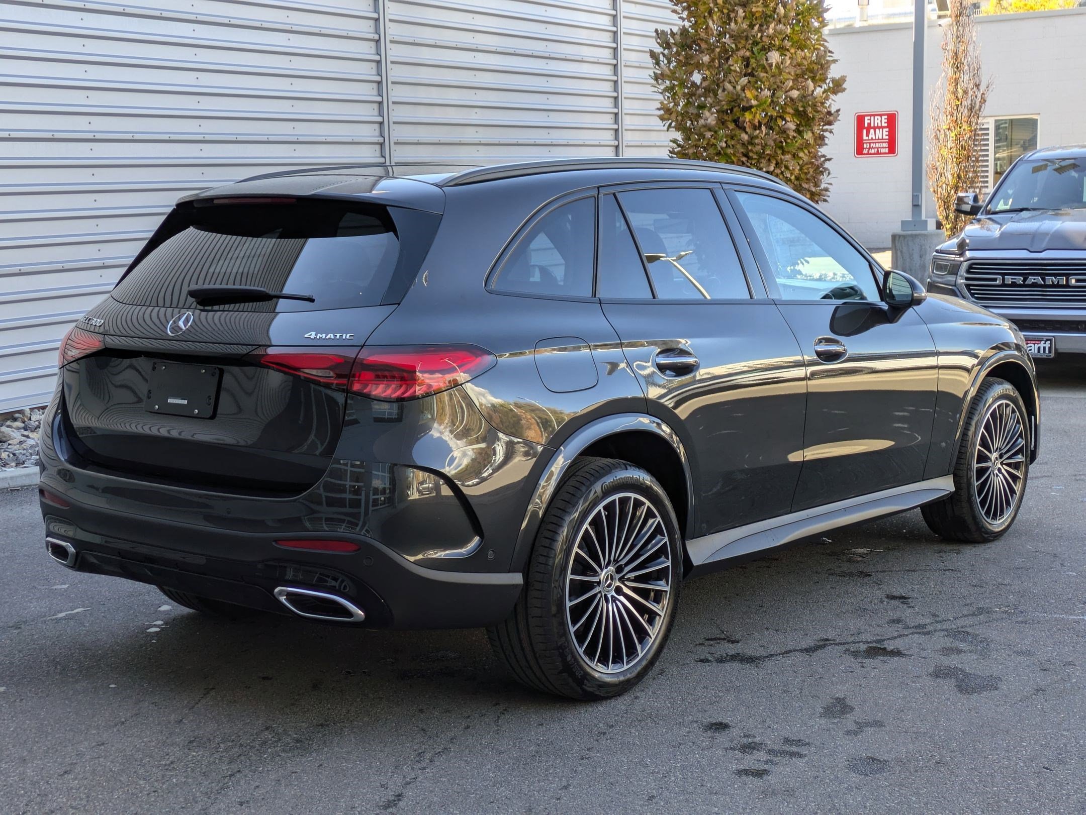 2025 Mercedes Benz GLC 300 4MATIC photo 3