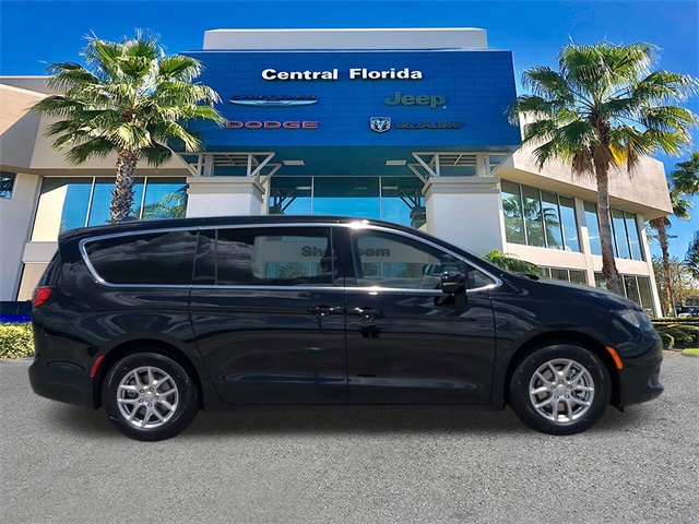 2026 Chrysler Voyager LX photo 2