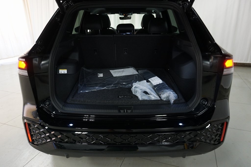 2025 Volkswagen Tiguan SE R-Line Black photo 26